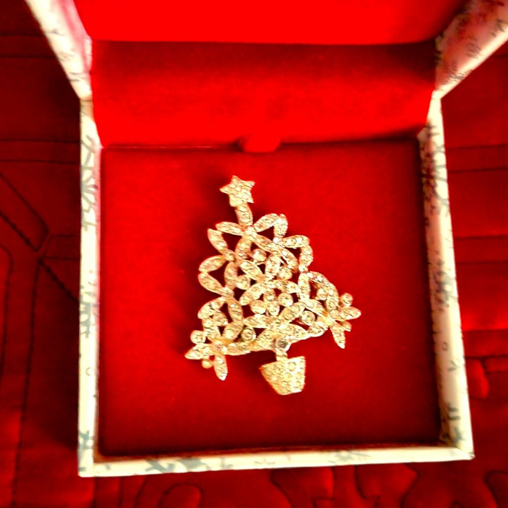 Swarovski Crystal Pin Brocoh Christmas Tree